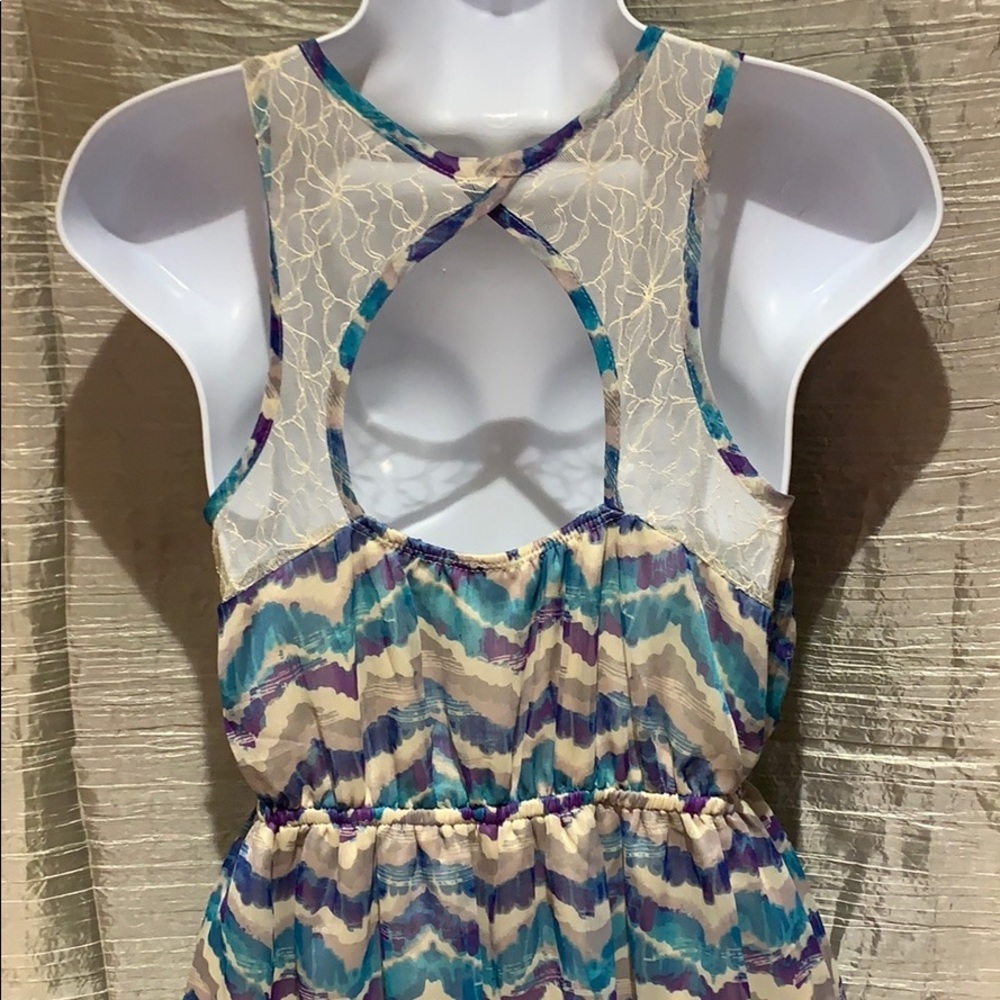 Lace Back Dress - Picture 4 of 10